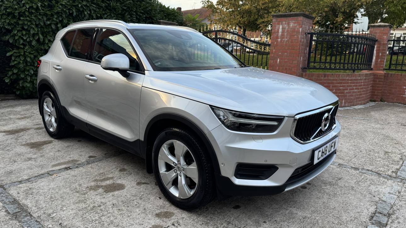 Volvo XC40 Momentum AWD T4